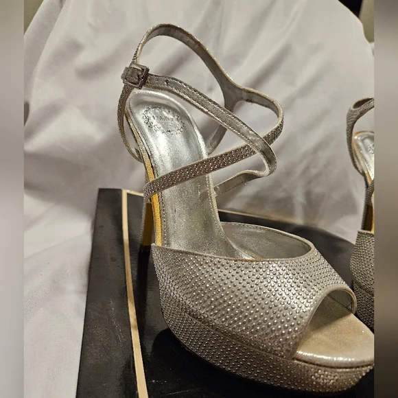 I. MILLER Sherita-FY Bride Prom Silver Platform SZ 7 Womens Strappy Heels - Picture 3 of 12